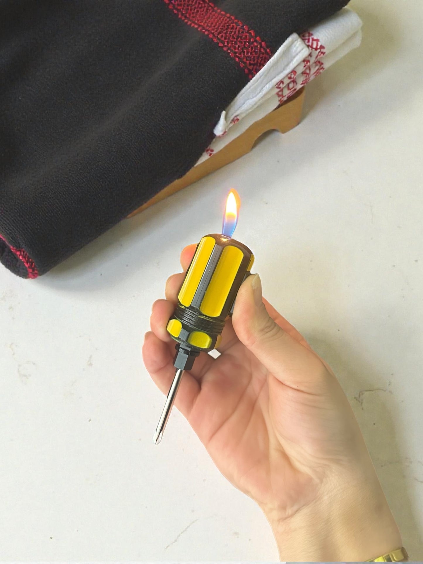 Tornavida Şeklinde Çakmak