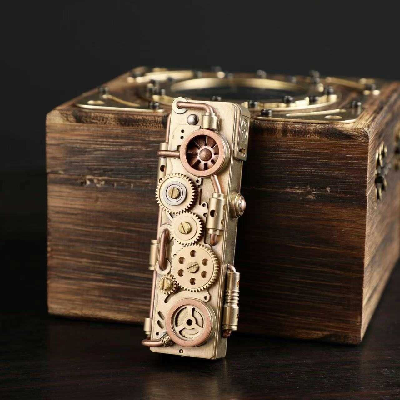 Vintage El Yapımı Pirinç Çakmak