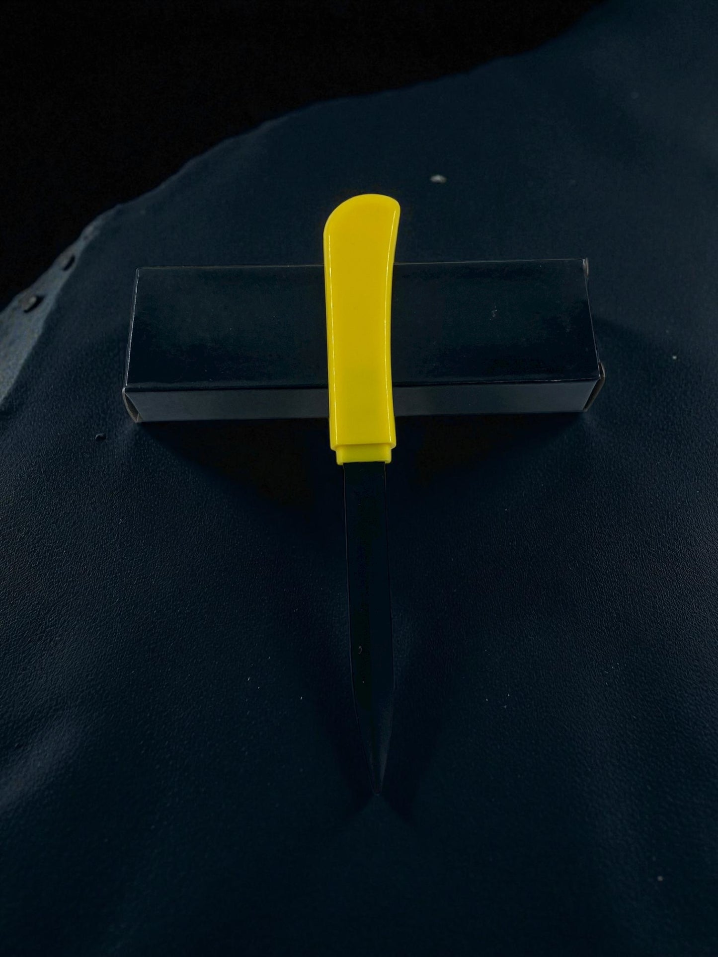 Tarak Görünümlü Gizli Bıçak – Kamufle Edilebilir Savunma Çakısı