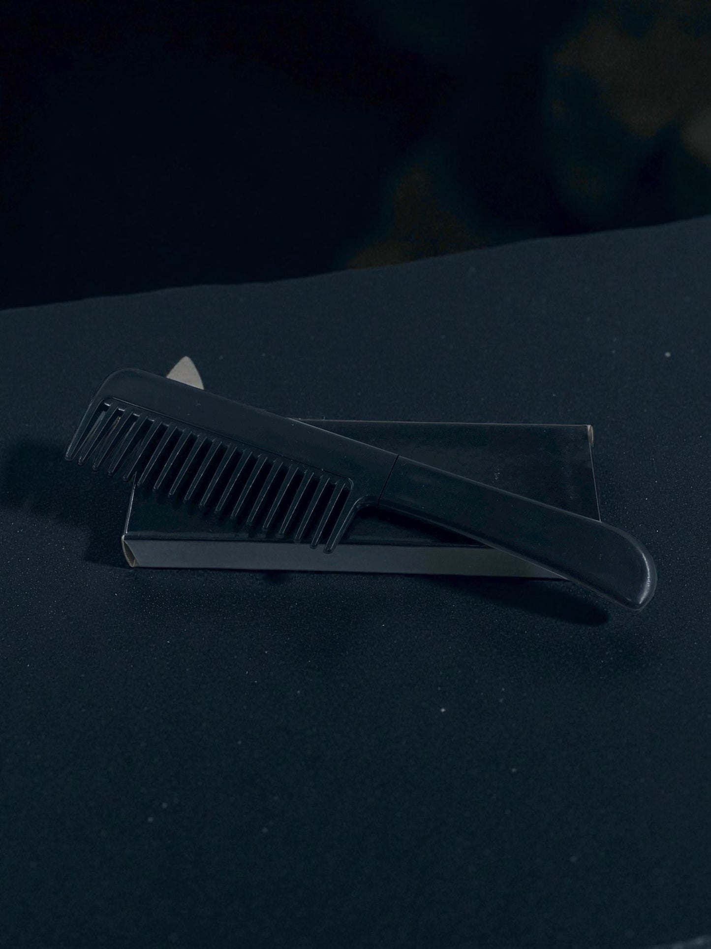 Tarak Görünümlü Gizli Bıçak – Kamufle Edilebilir Savunma Çakısı