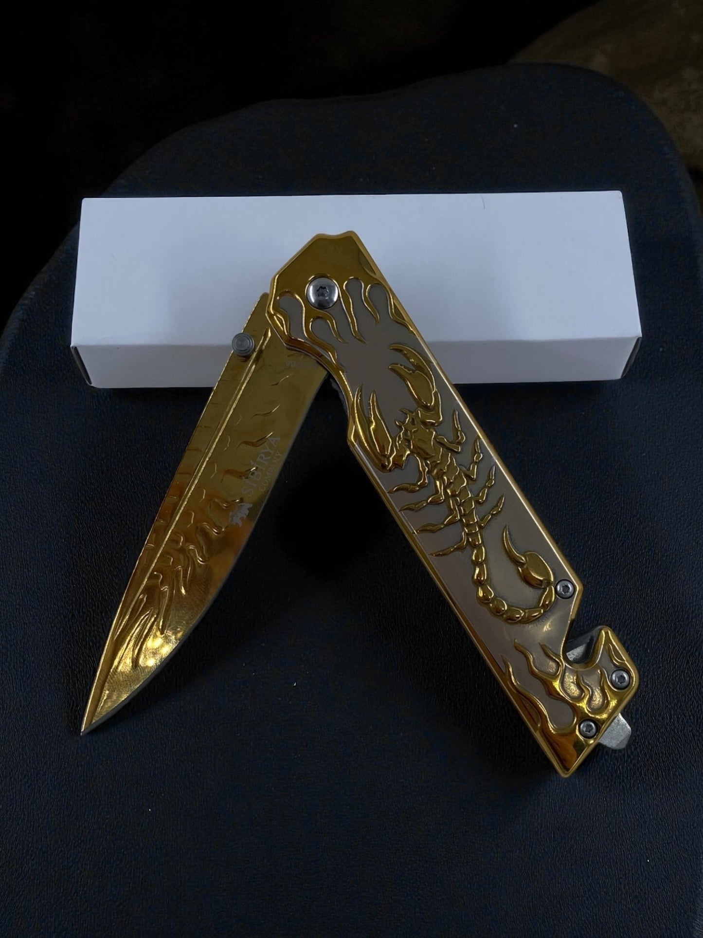 Altın Renk Akrep Desenli Katlanır Çakı