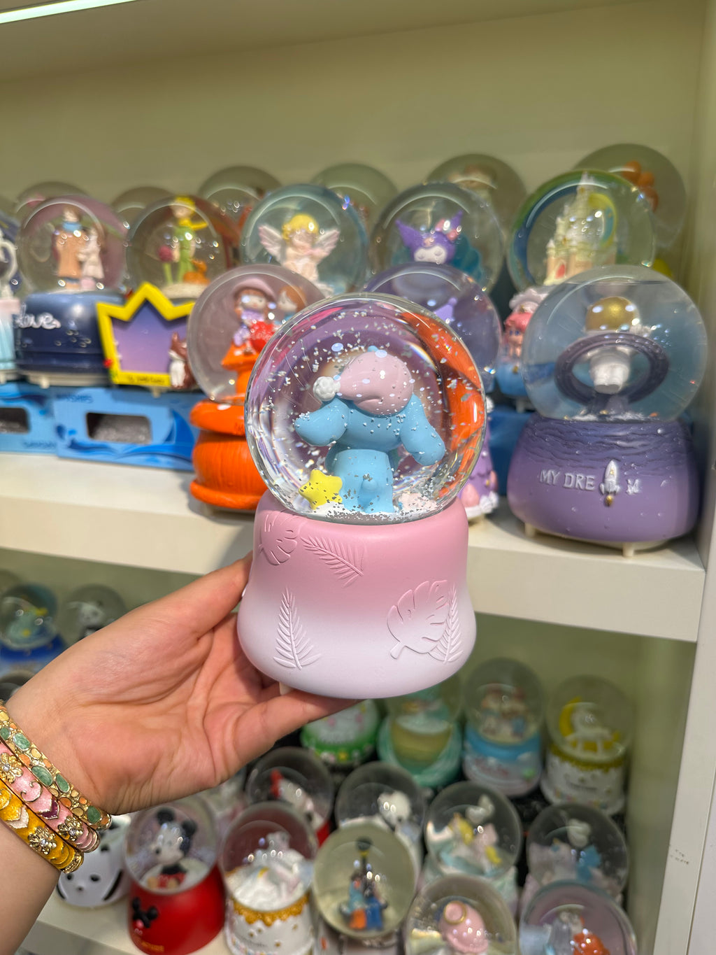 Uykucu Stitch Temalı Büyük Boy Kar Küresi