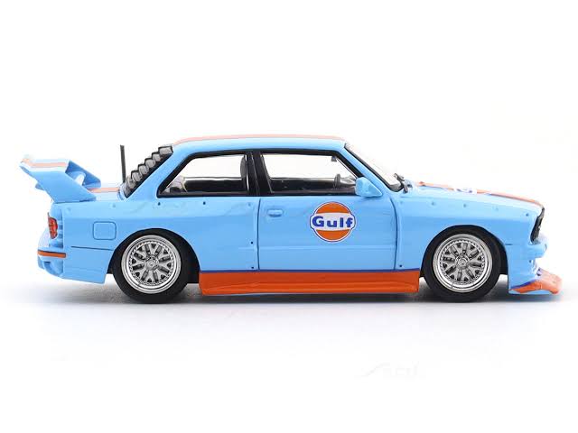 BMW M3 E30 1:24 Ölçek Premium Die-Cast Model Araba –Açılır Kapı, Kaput ve Bagaj