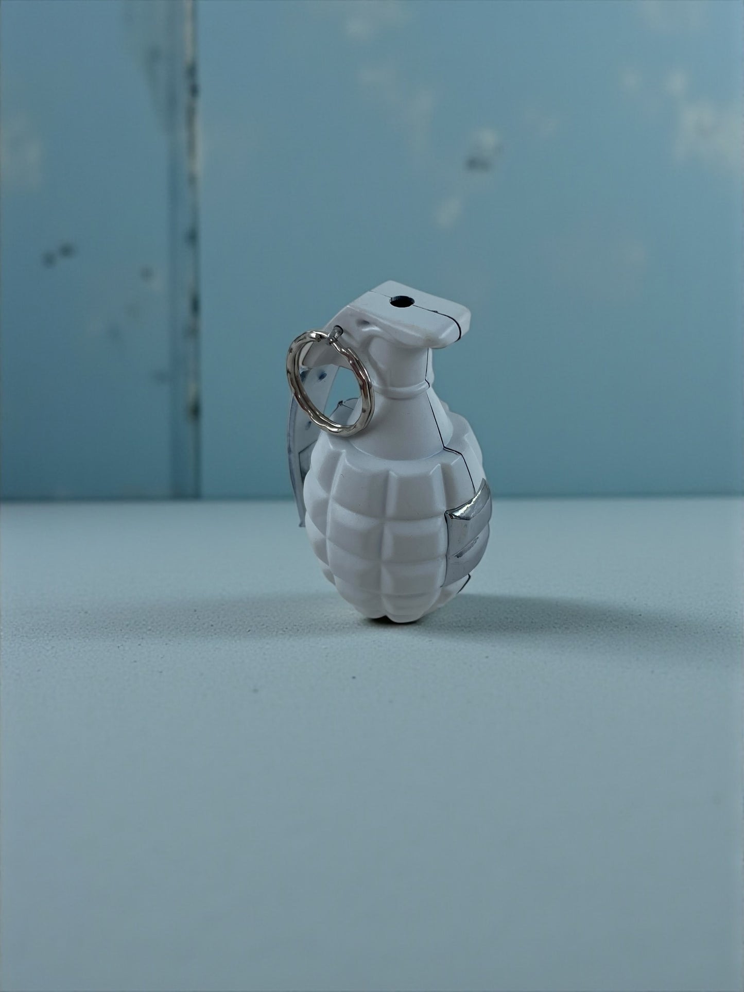 Elektrik Çarpan Bomba Çakmak Görünümlü Şaka Oyuncağı 1293