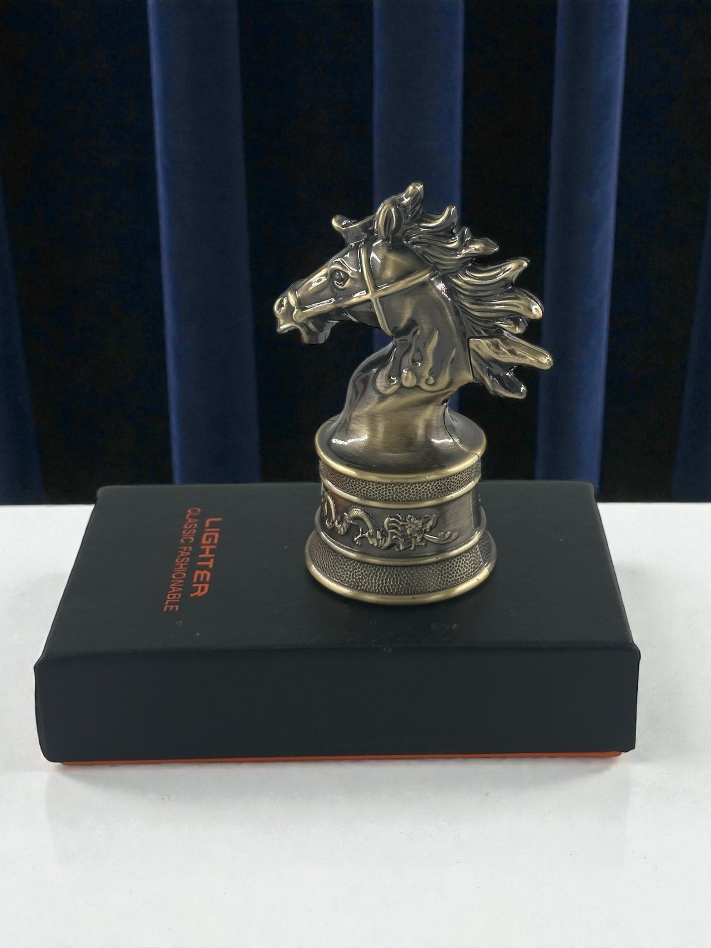 At Figürlü Renkli Alevli Pürmüzlü Çakmak