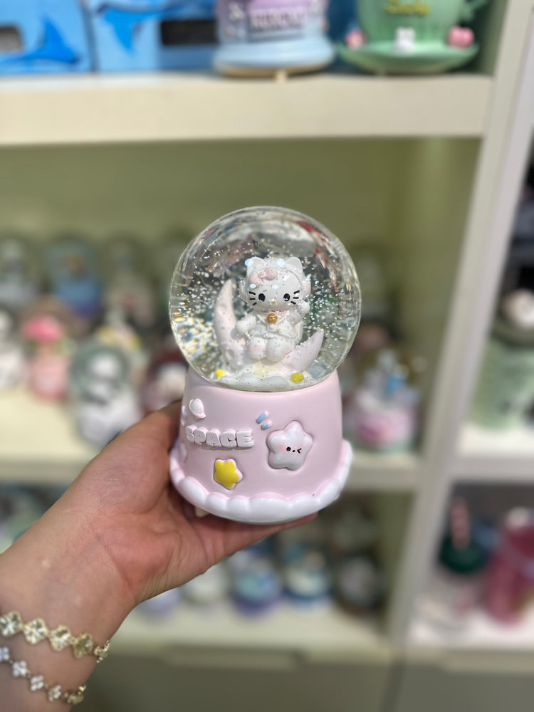 Hello Kitty Temalı Büyük Boy Kar Küresi