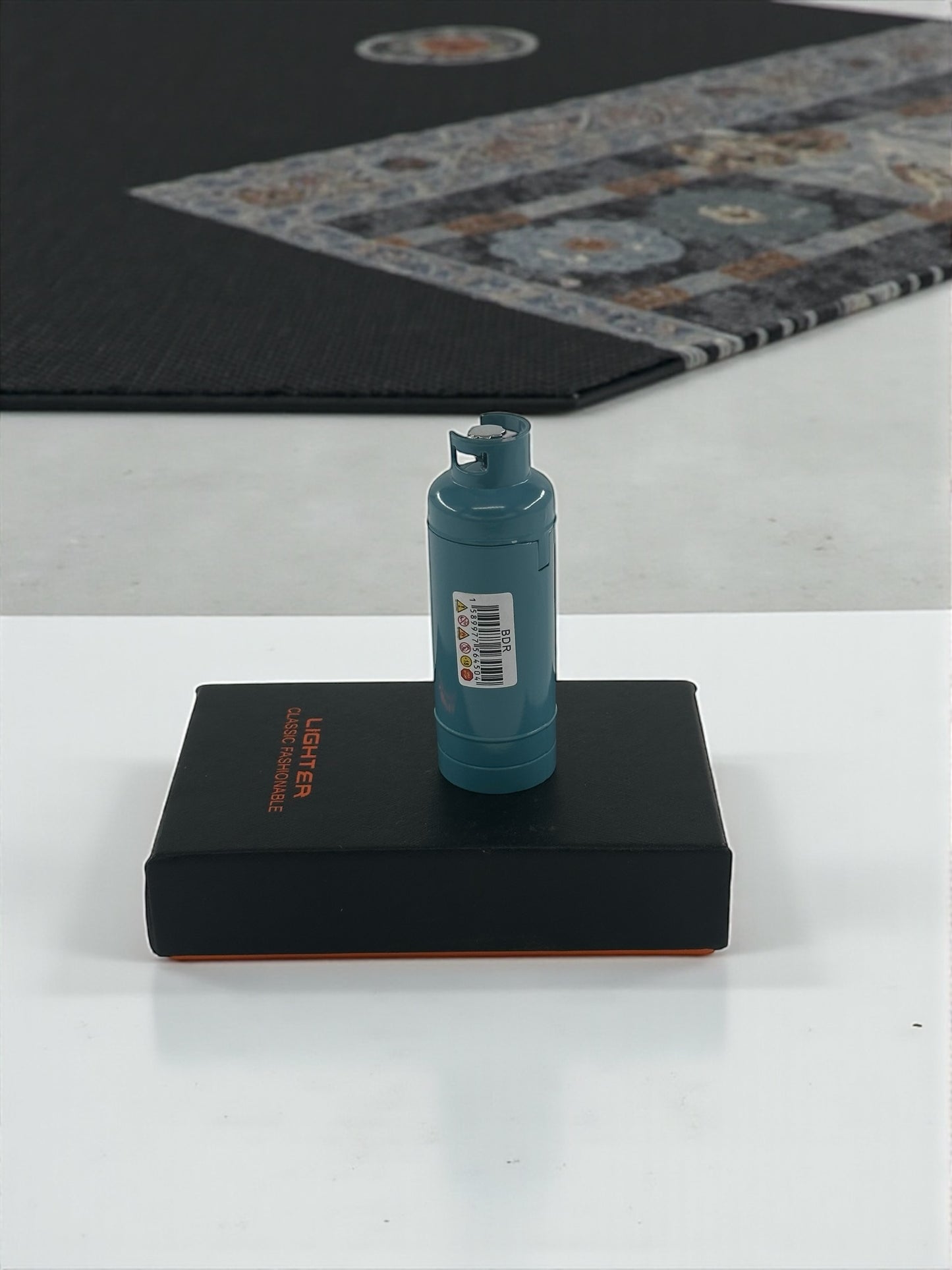 Tüp Şeklinde Renkli Alevli Çakmak