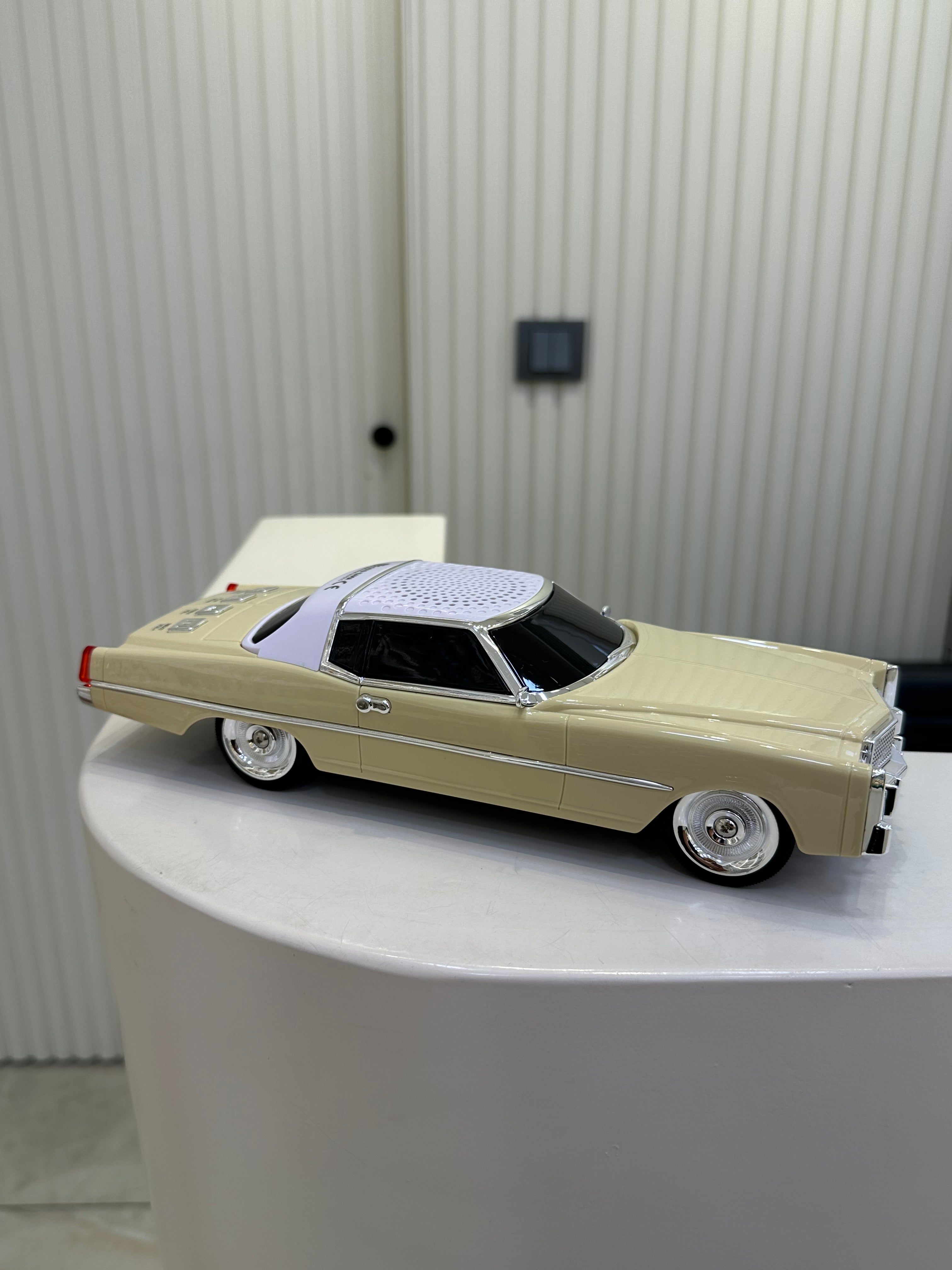Cadillac Coupe Deville Eşref Tek Model Araba Radyo 1969-1975