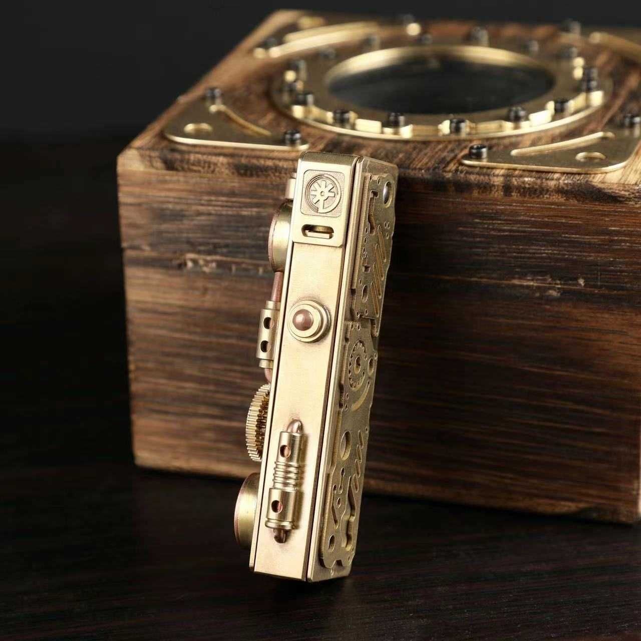 Vintage El Yapımı Pirinç Çakmak