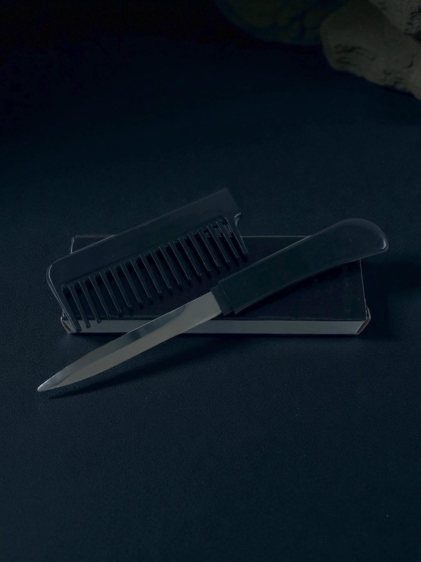 Tarak Görünümlü Gizli Bıçak – Kamufle Edilebilir Savunma Çakısı