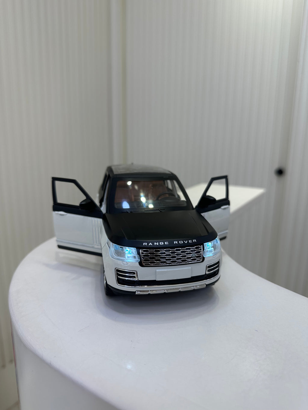 Range Rover SV White Black Maket Araba