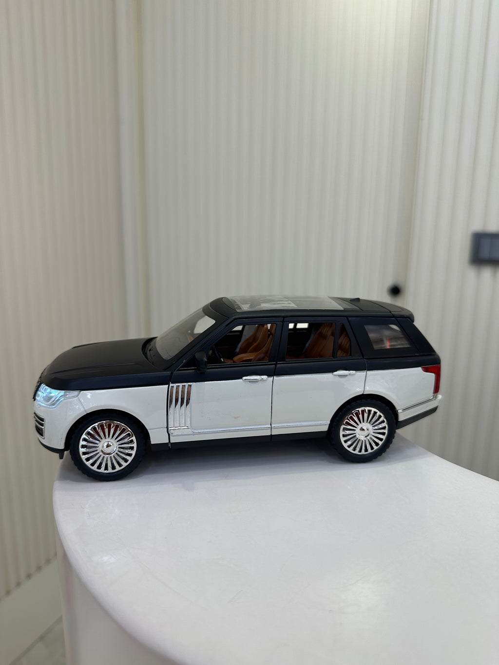 Range Rover SV White Black Maket Araba