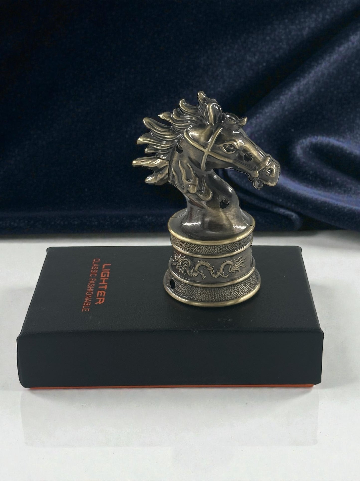 At Figürlü Renkli Alevli Pürmüzlü Çakmak