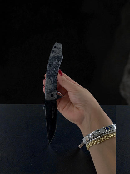 Sibirya Metal Kurt Desenli Katlanır Çakı