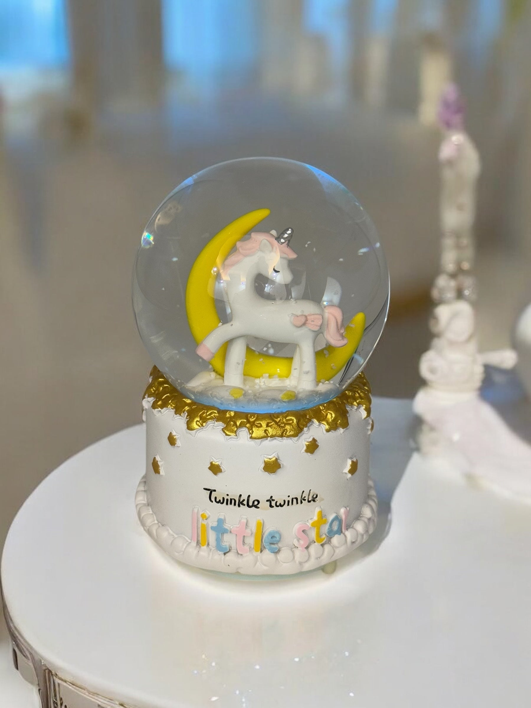 Unicorn Orta Boy Işıklı Kar Küresi K - 644