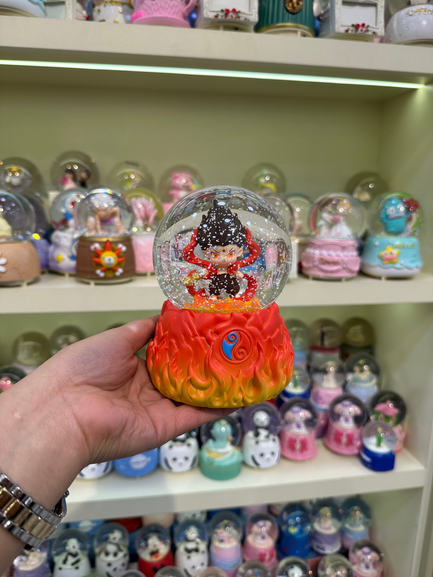 Büyük Boy Kar Küresi