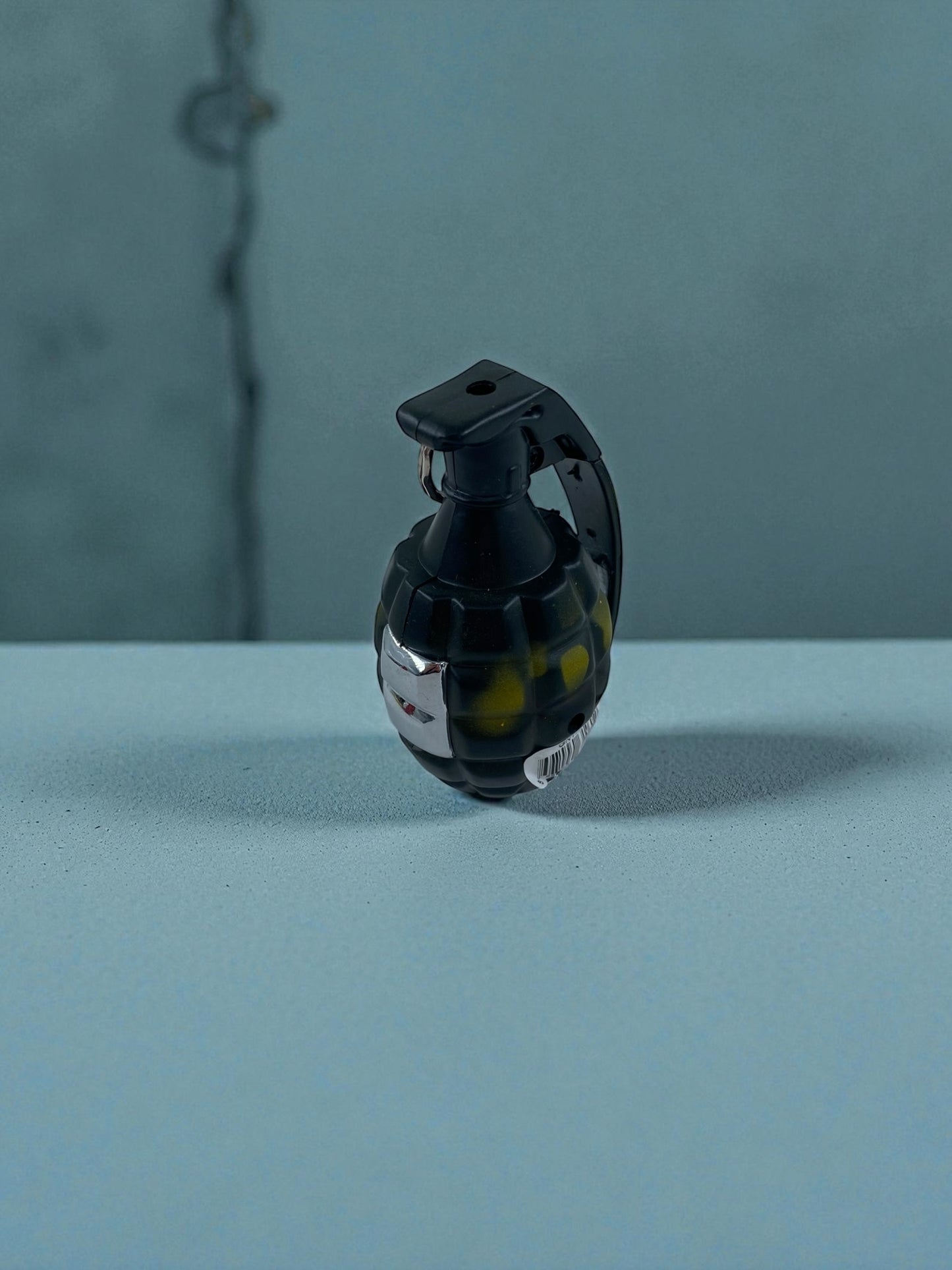 Elektrik Çarpan Bomba Çakmak Görünümlü Şaka Oyuncağı 1293