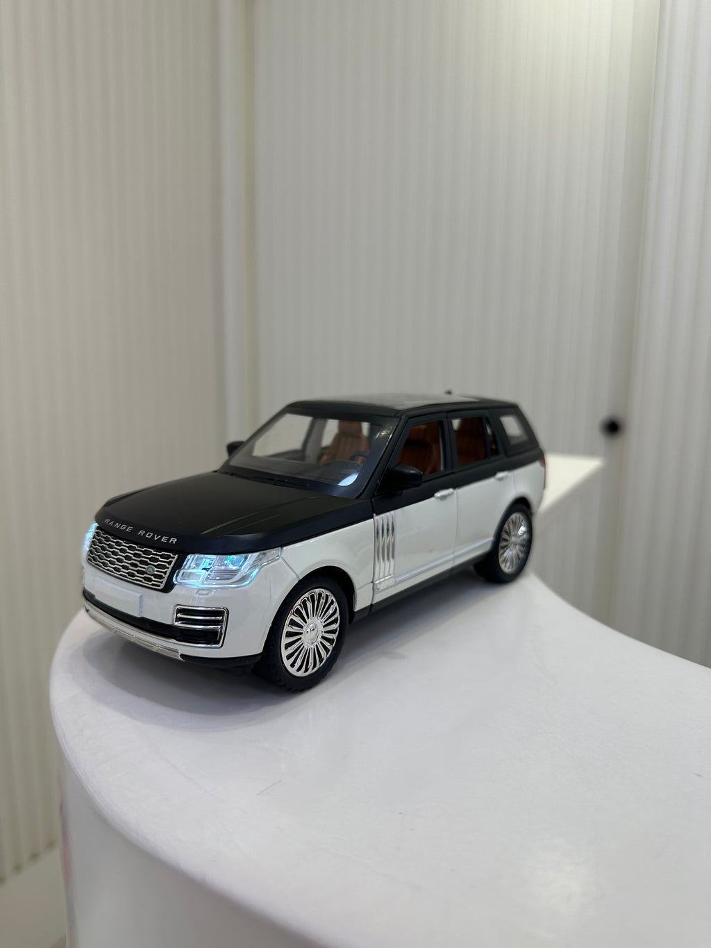 Range Rover SV White Black Maket Araba