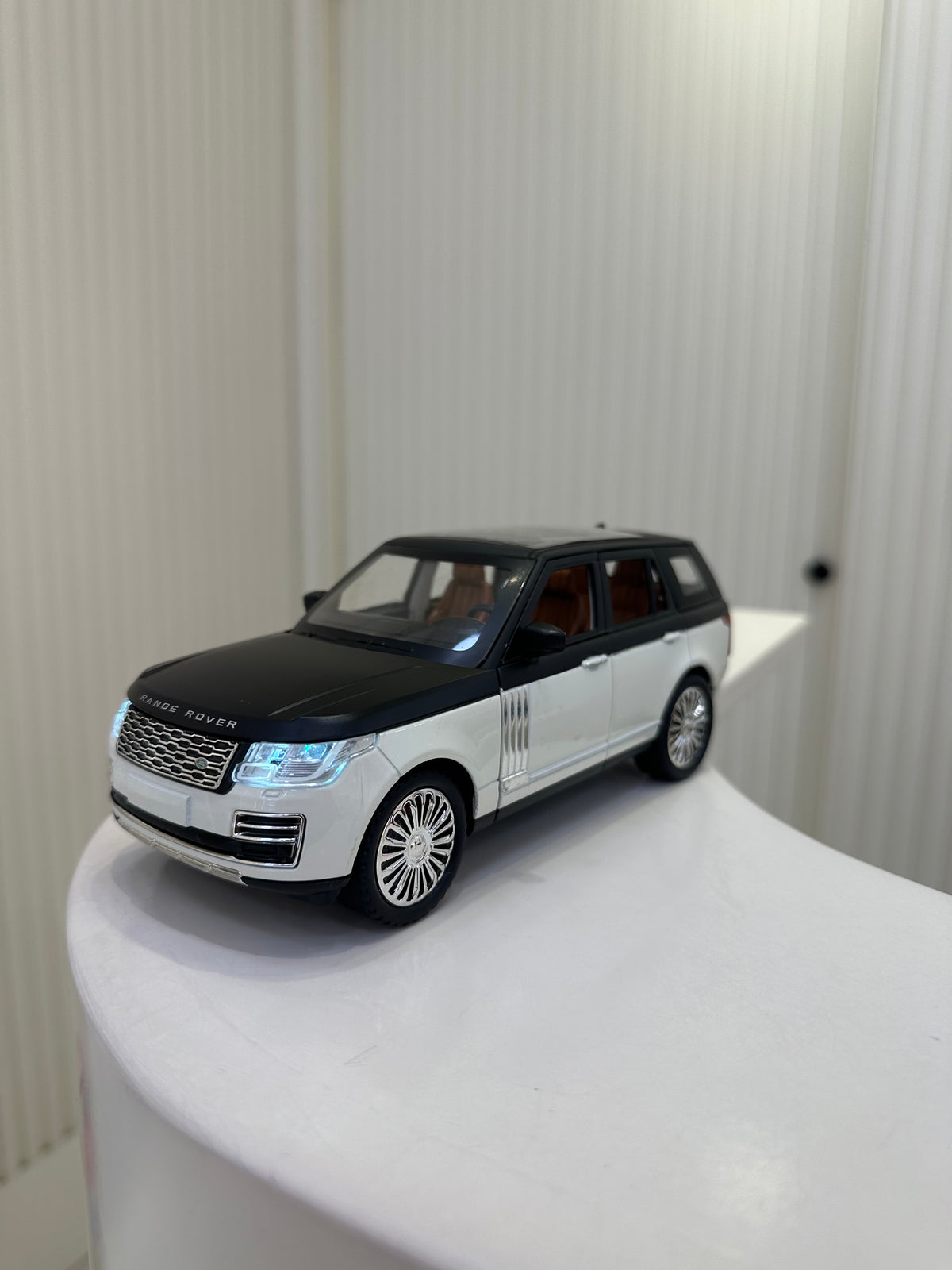 Range Rover SV White Black Maket Araba