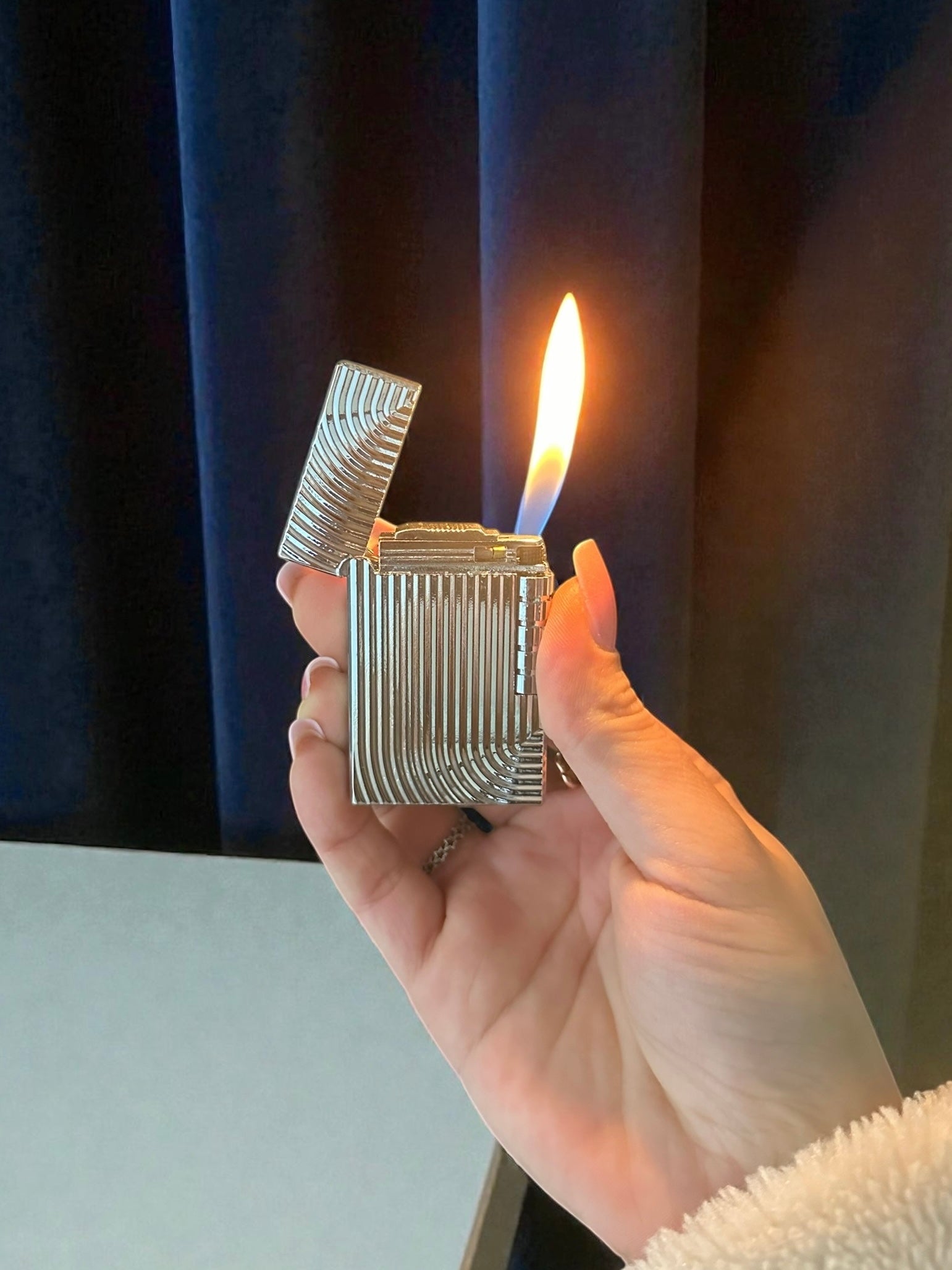 Kendinden Desenli Dupont Model Gazlı Çakmak Gümüş