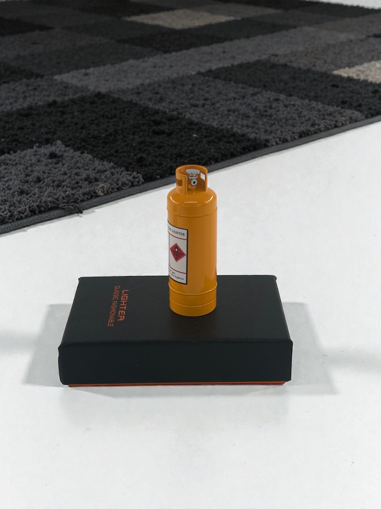 Tüp Şeklinde Renkli Alevli Çakmak