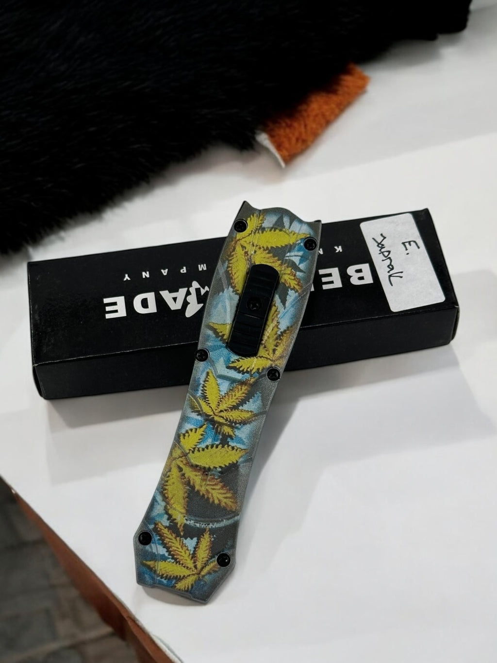 Benchmade Renkli İçten Çıkmalı Çakı 0879 Yaprak Desenli