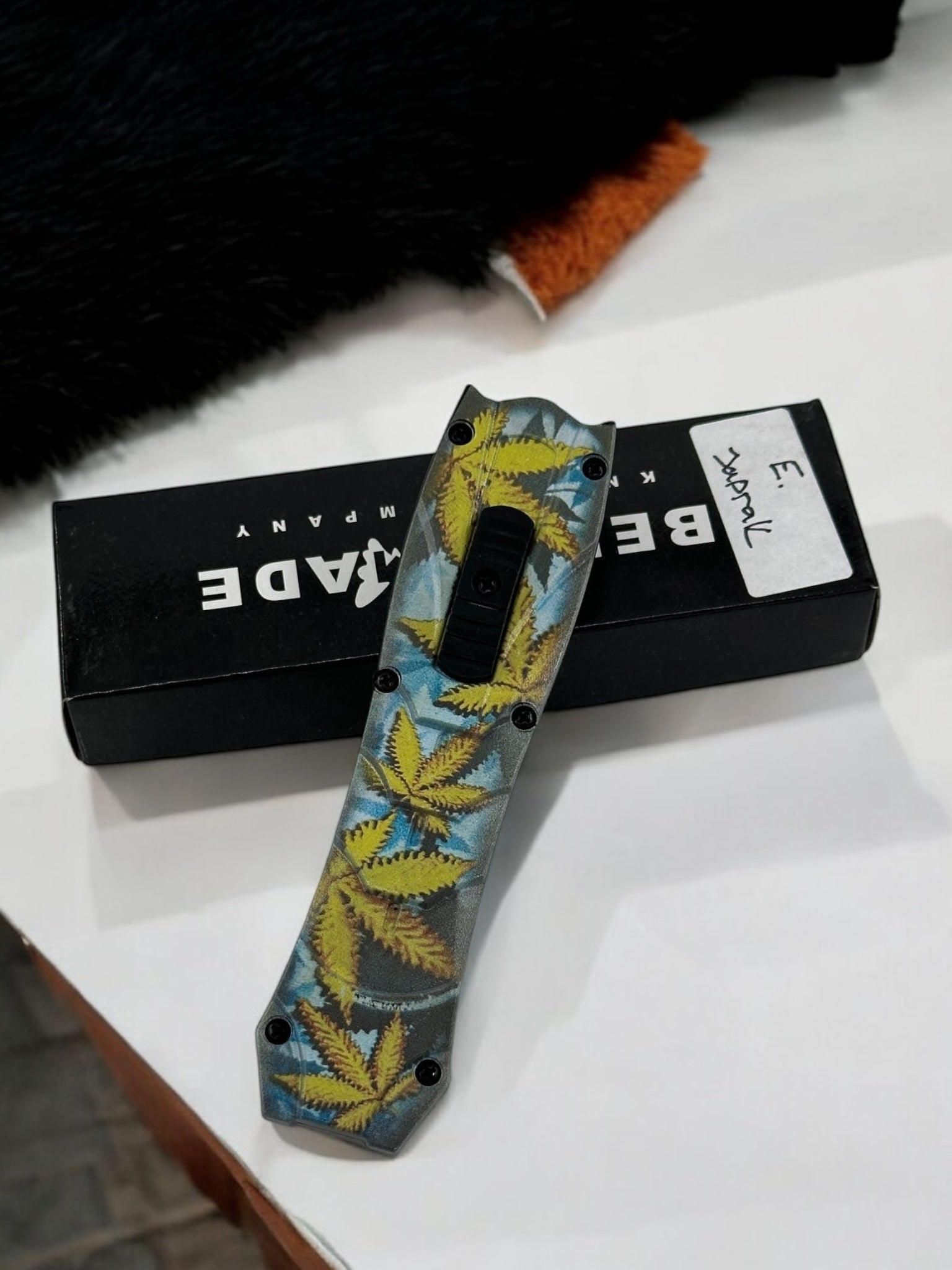 Benchmade Renkli İçten Çıkmalı Çakı 0879 Yaprak Desenli