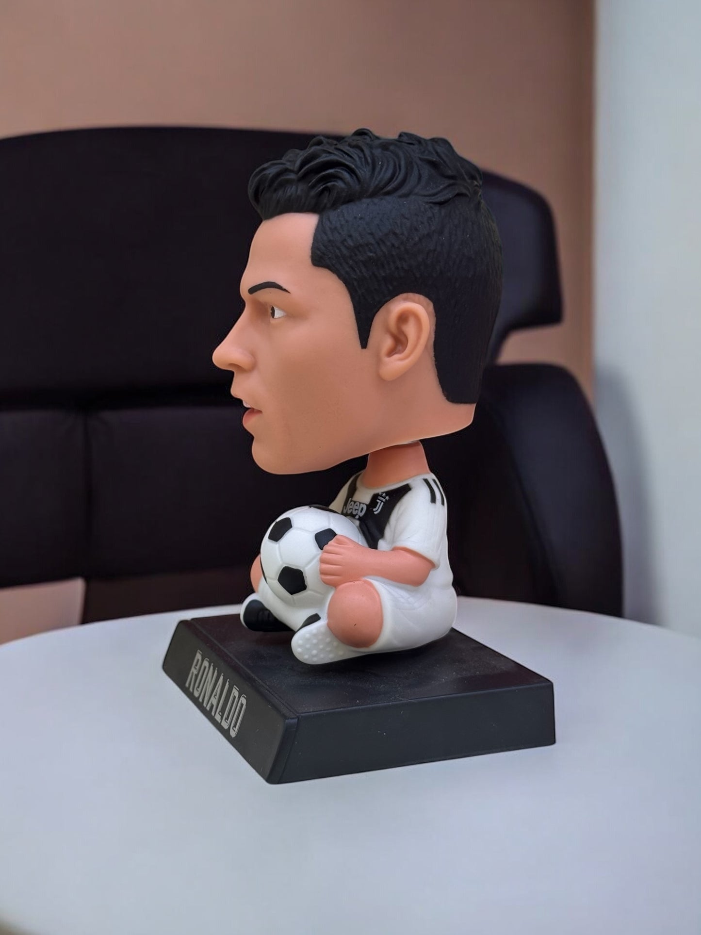 Ronaldo Futbolcu Sallanan Karakter