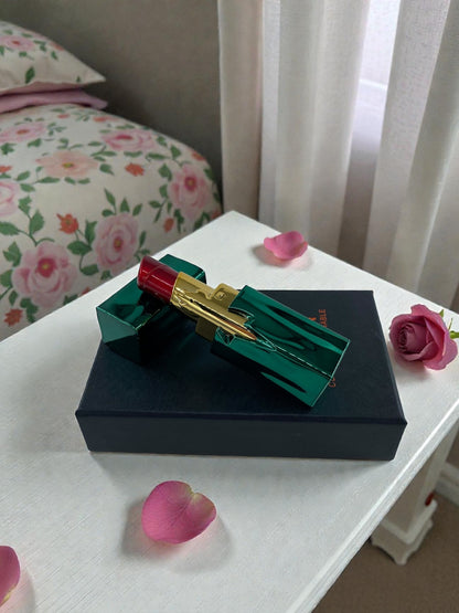 Lux Ruj Tasarımlı Kapaklı Gazlı Çakmak 8718