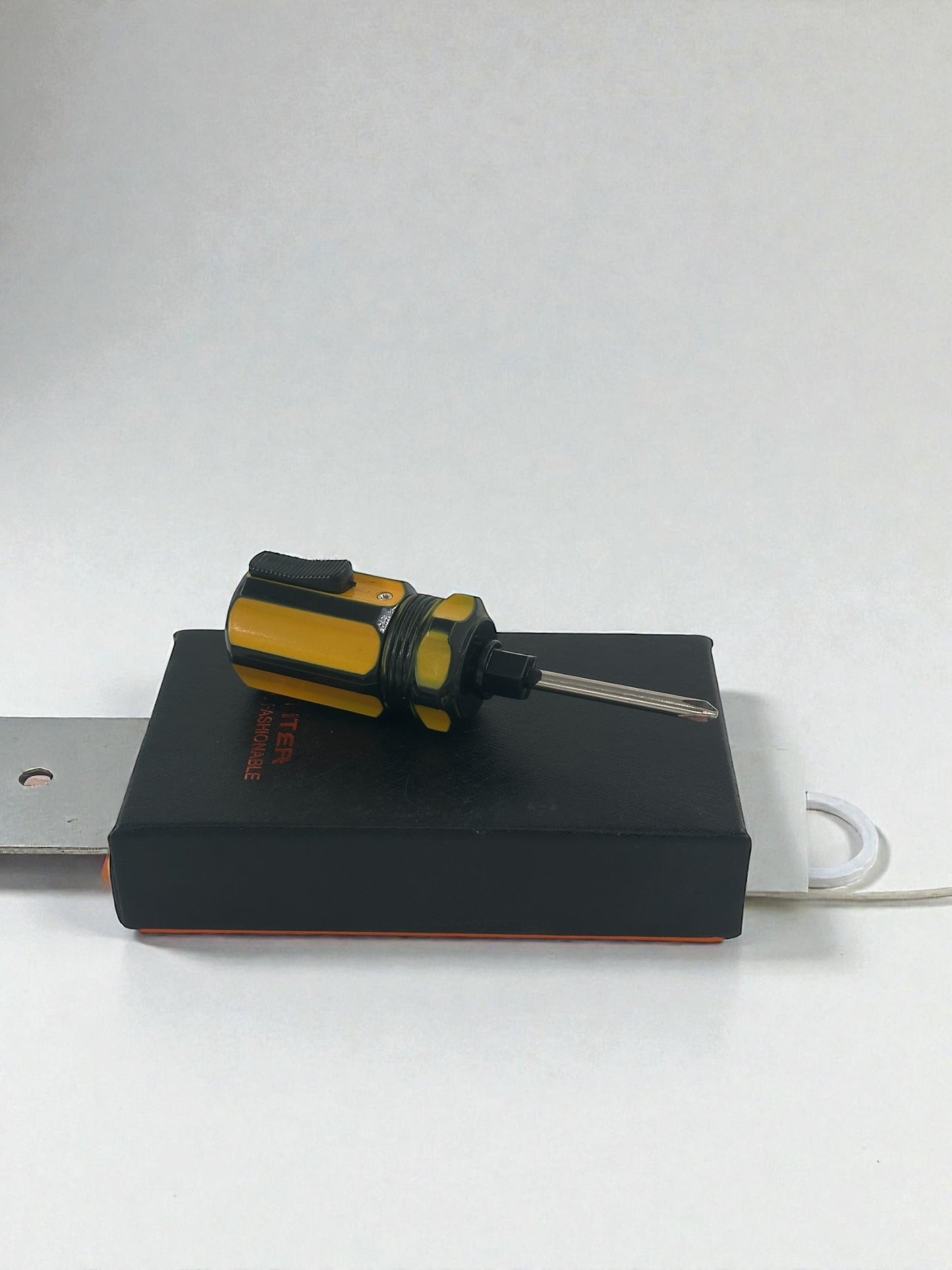 Tornavida Şeklinde Çakmak