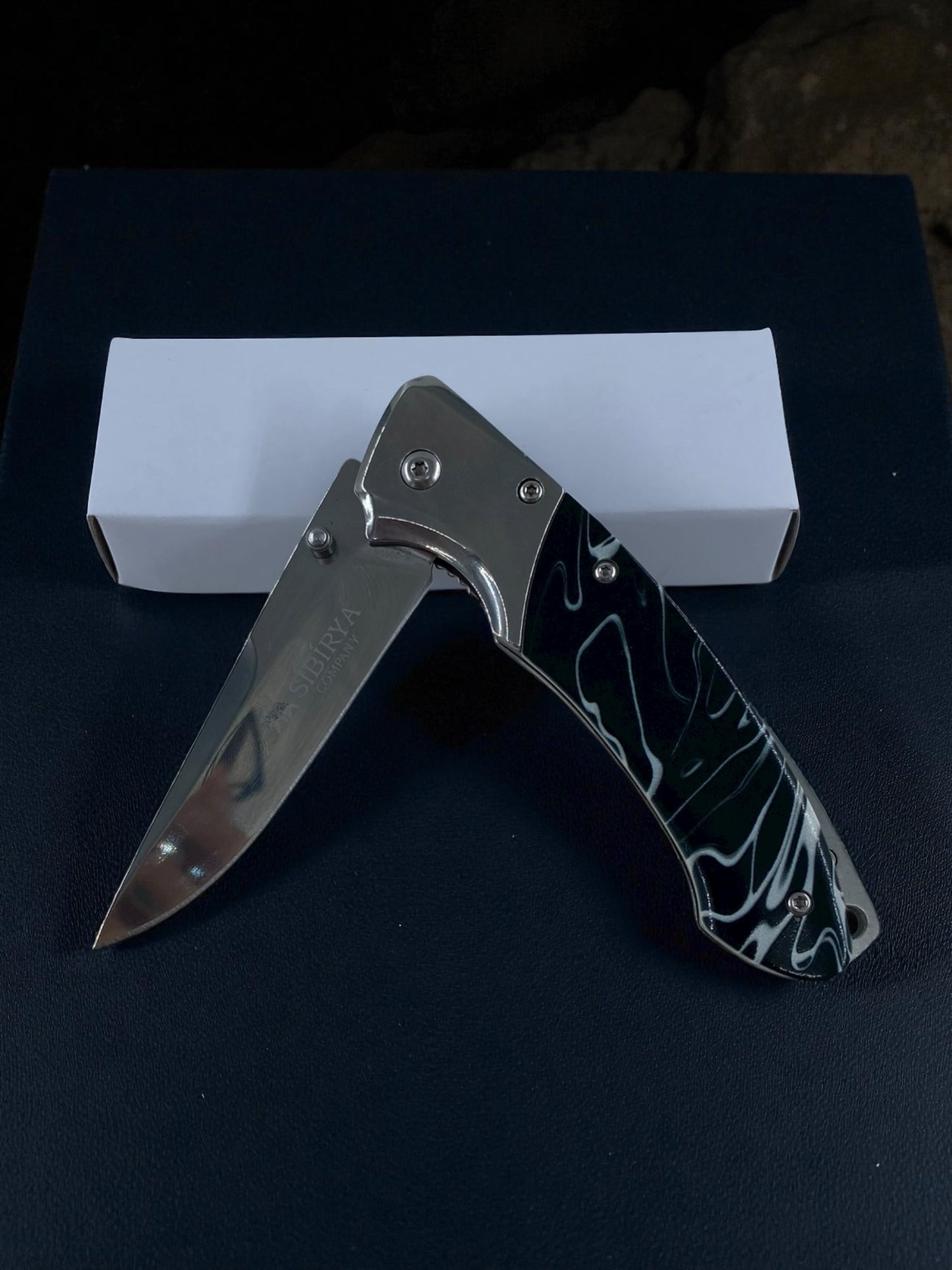 Desenli Siyah Ruh Çakı