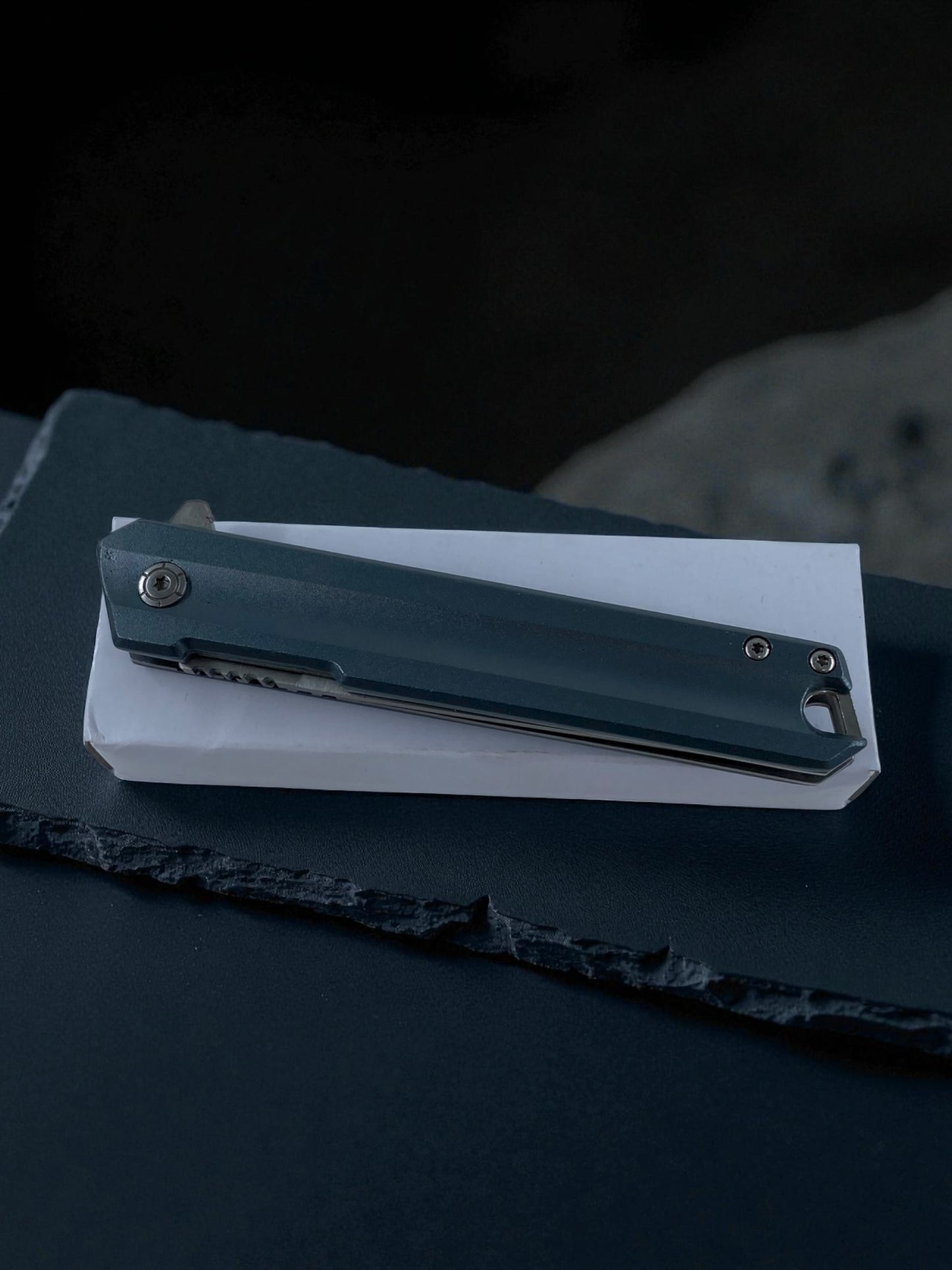 Yarı Otomatik D2 Çelik Taktik Katlanır Çakı