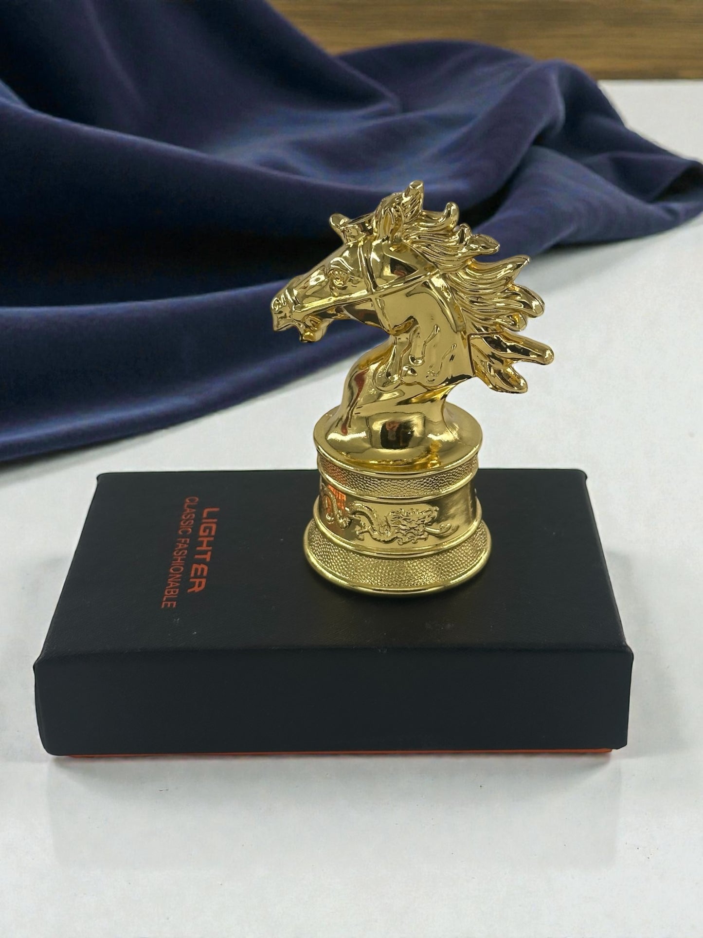 At Figürlü Renkli Alevli Pürmüzlü Çakmak