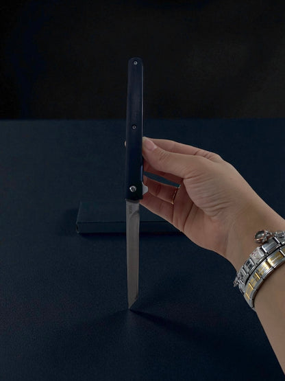 Zarif Gövdeli Uzun Bıçaklı Siyah Metal Katlanır Çakı