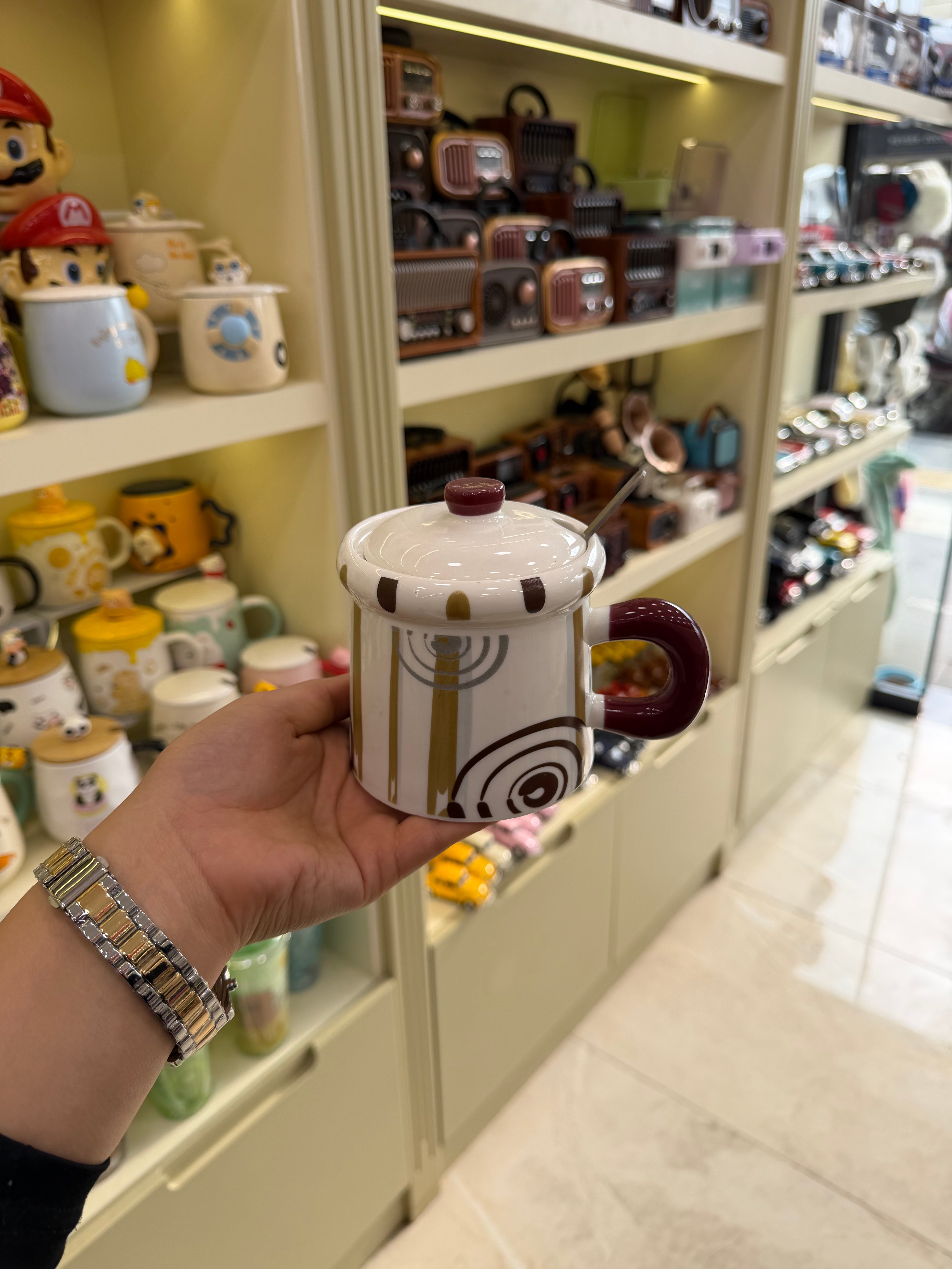 Desenli Kaşıklı Kapaklı Kupa Bardak