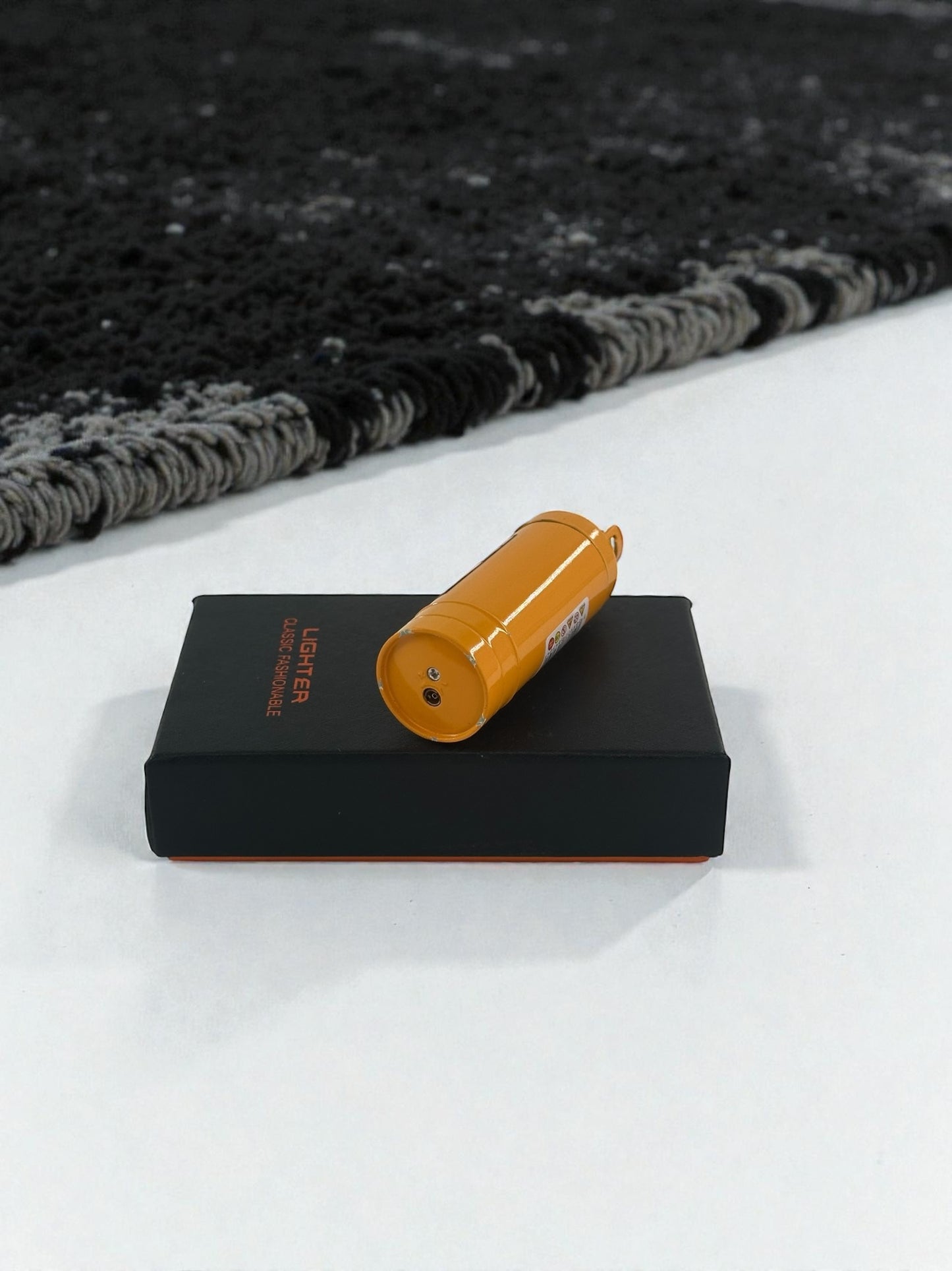 Tüp Şeklinde Renkli Alevli Çakmak