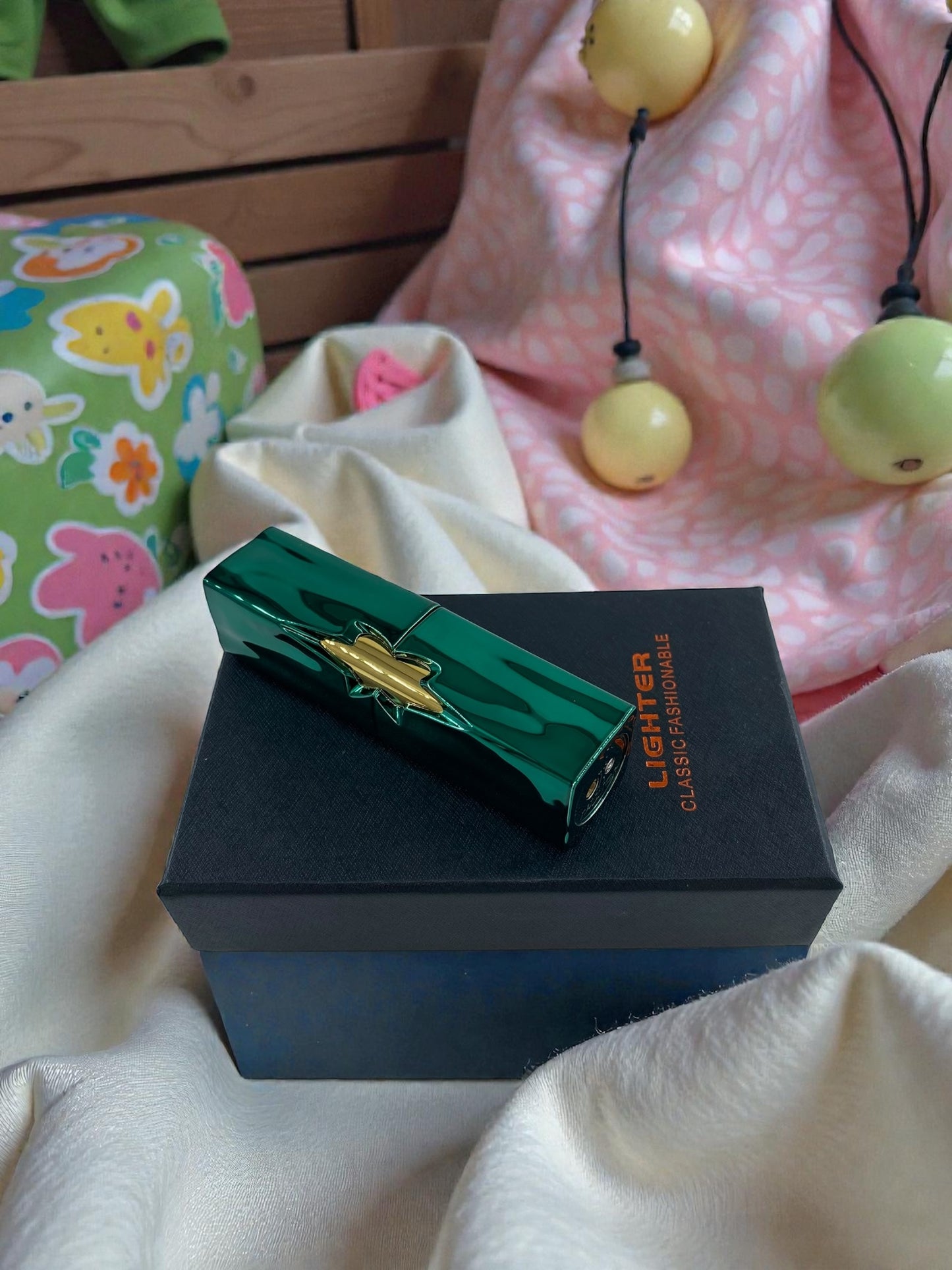 Lux Ruj Tasarımlı Kapaklı Gazlı Çakmak 8718