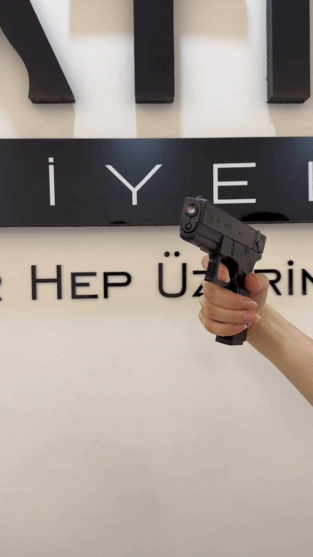 Glock Tabanca Şeklinde Standlı Pürmüz Çakmak 9900