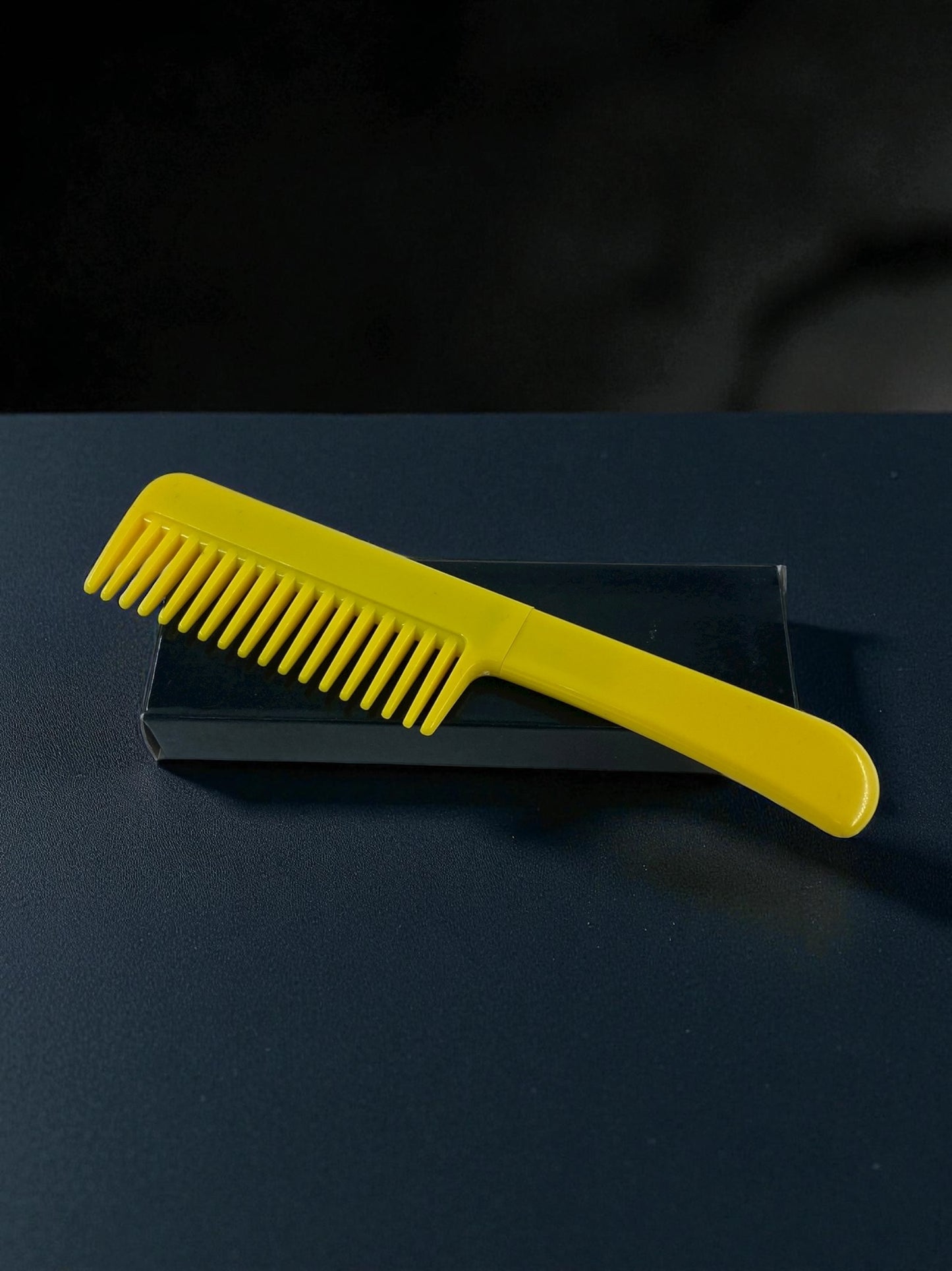 Tarak Görünümlü Gizli Bıçak – Kamufle Edilebilir Savunma Çakısı