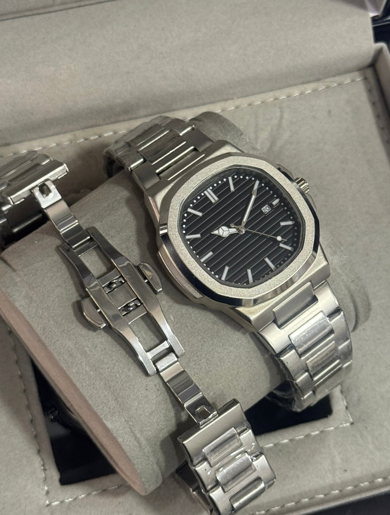 Kişiye Özel Kordonu İsim Yazılır Çelik Saat Eşref Tek Siyah Gümüş