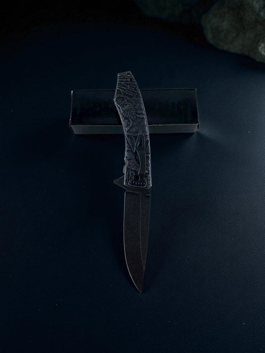 Sibirya Metal Kurt Desenli Katlanır Çakı