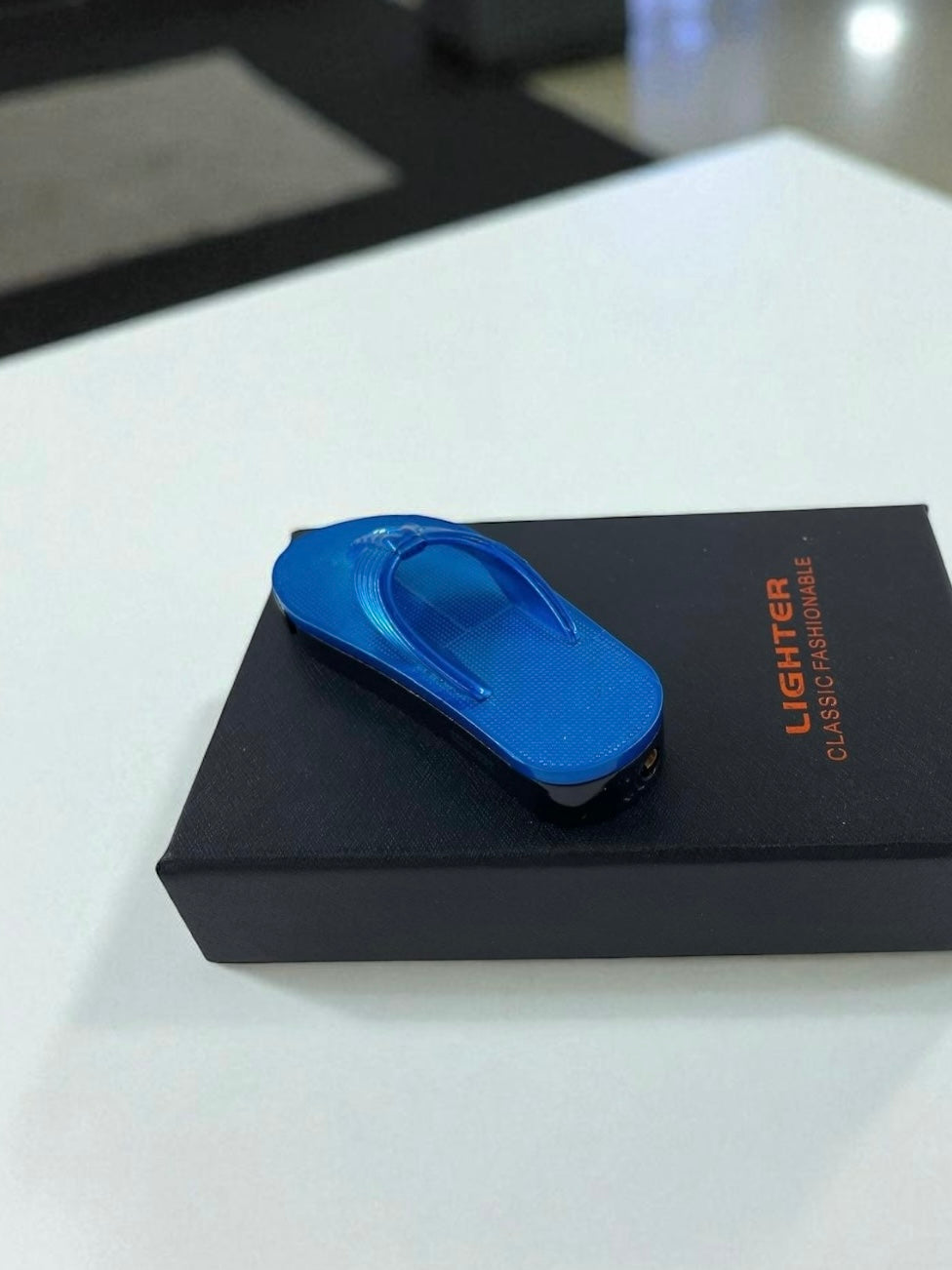 Parmak Arası Terlik Şeklinde Çakmak