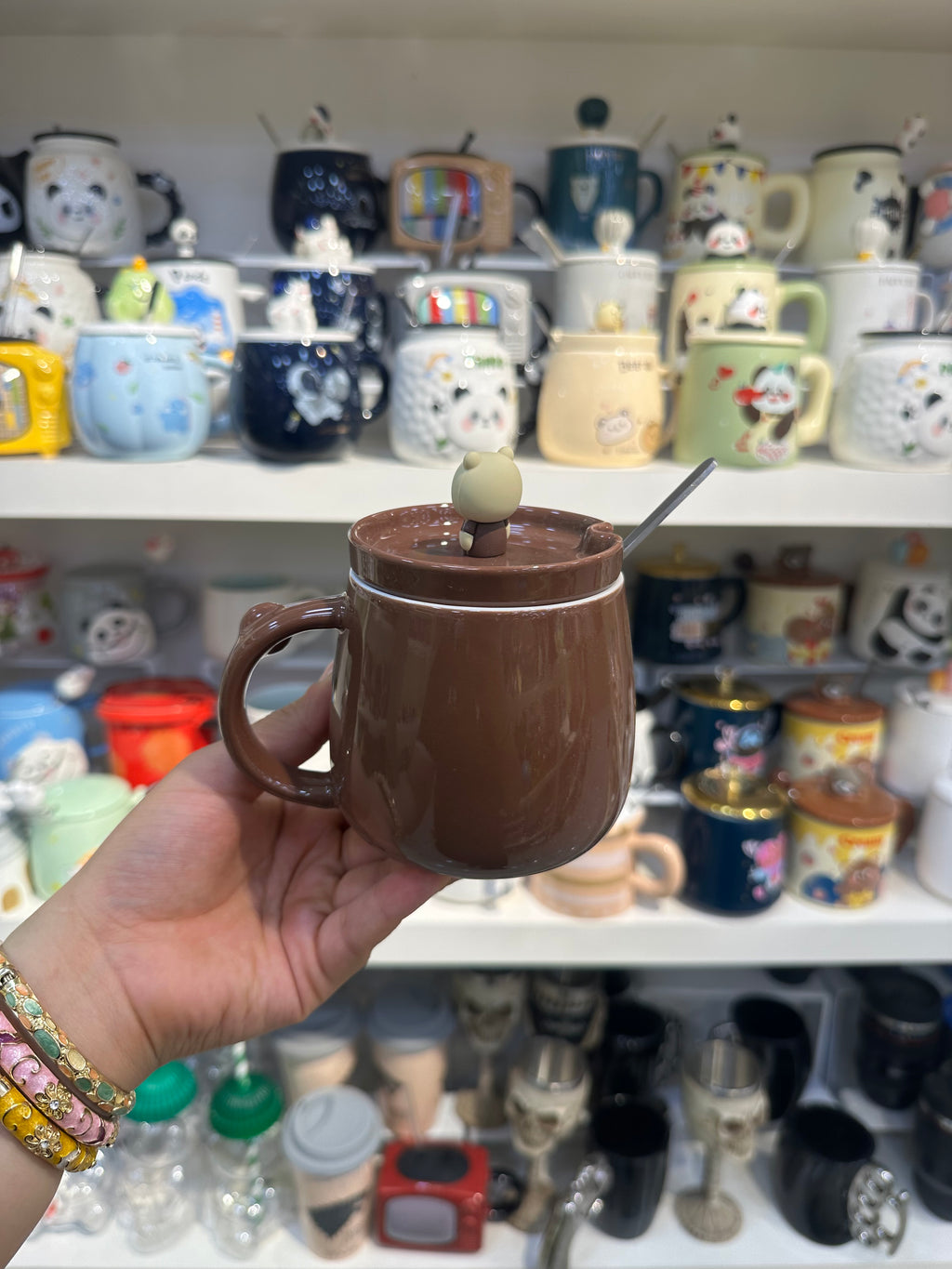 Ayı . Figürlü porselen Kupa
