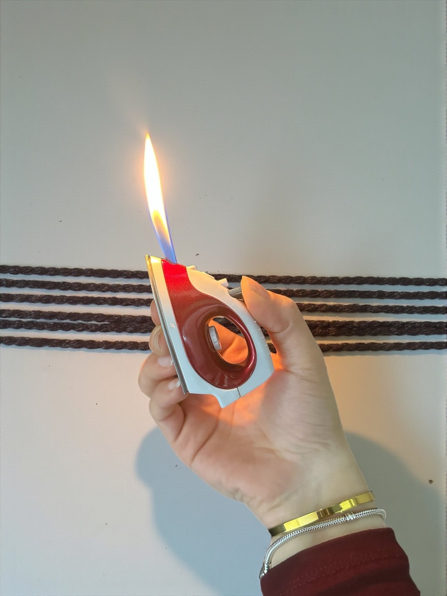 Ütü Şeklinde Gazlı Çakmak