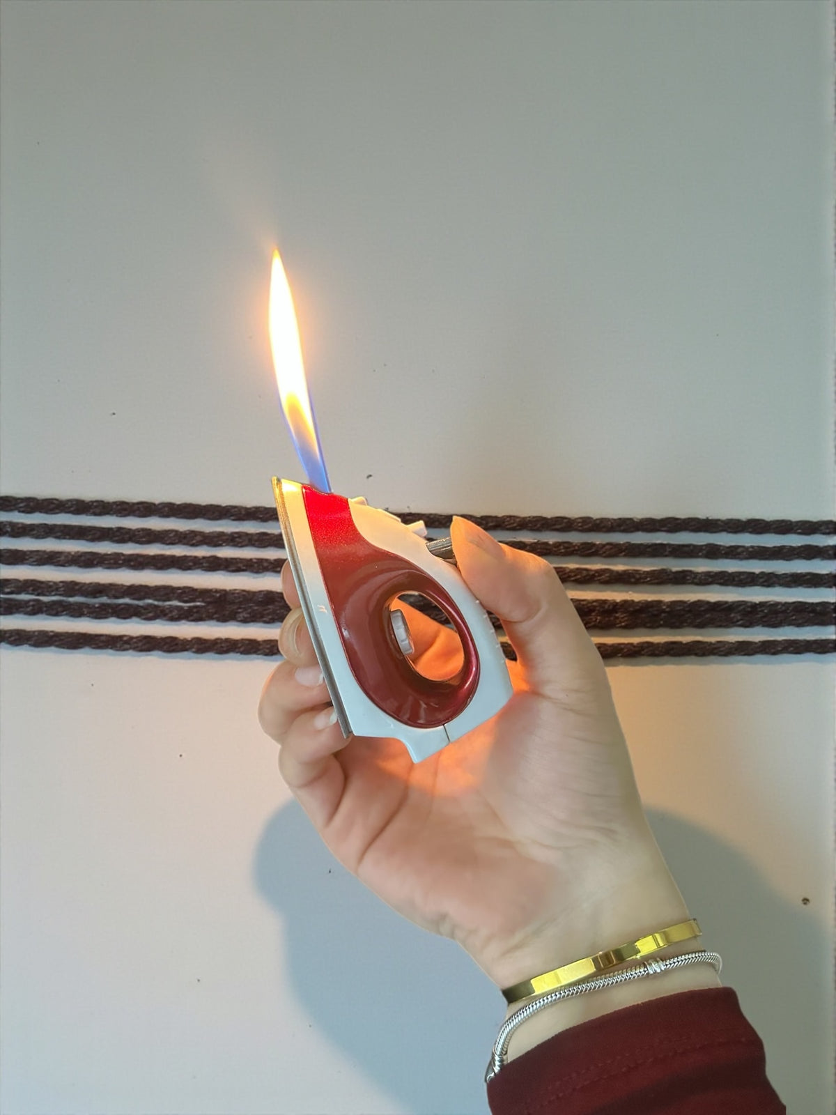 Ütü Şeklinde Gazlı Çakmak