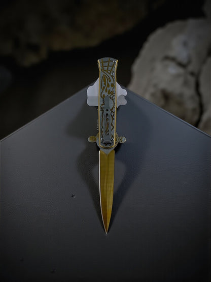 Kurukafa İşlemeli Hançer Çakı Altın