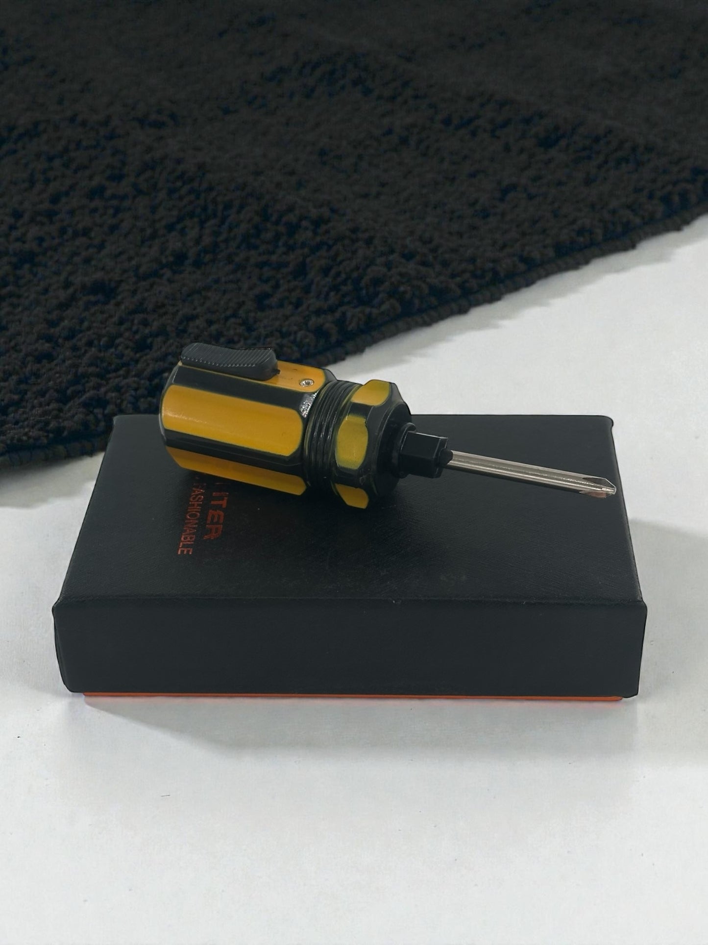 Tornavida Şeklinde Çakmak