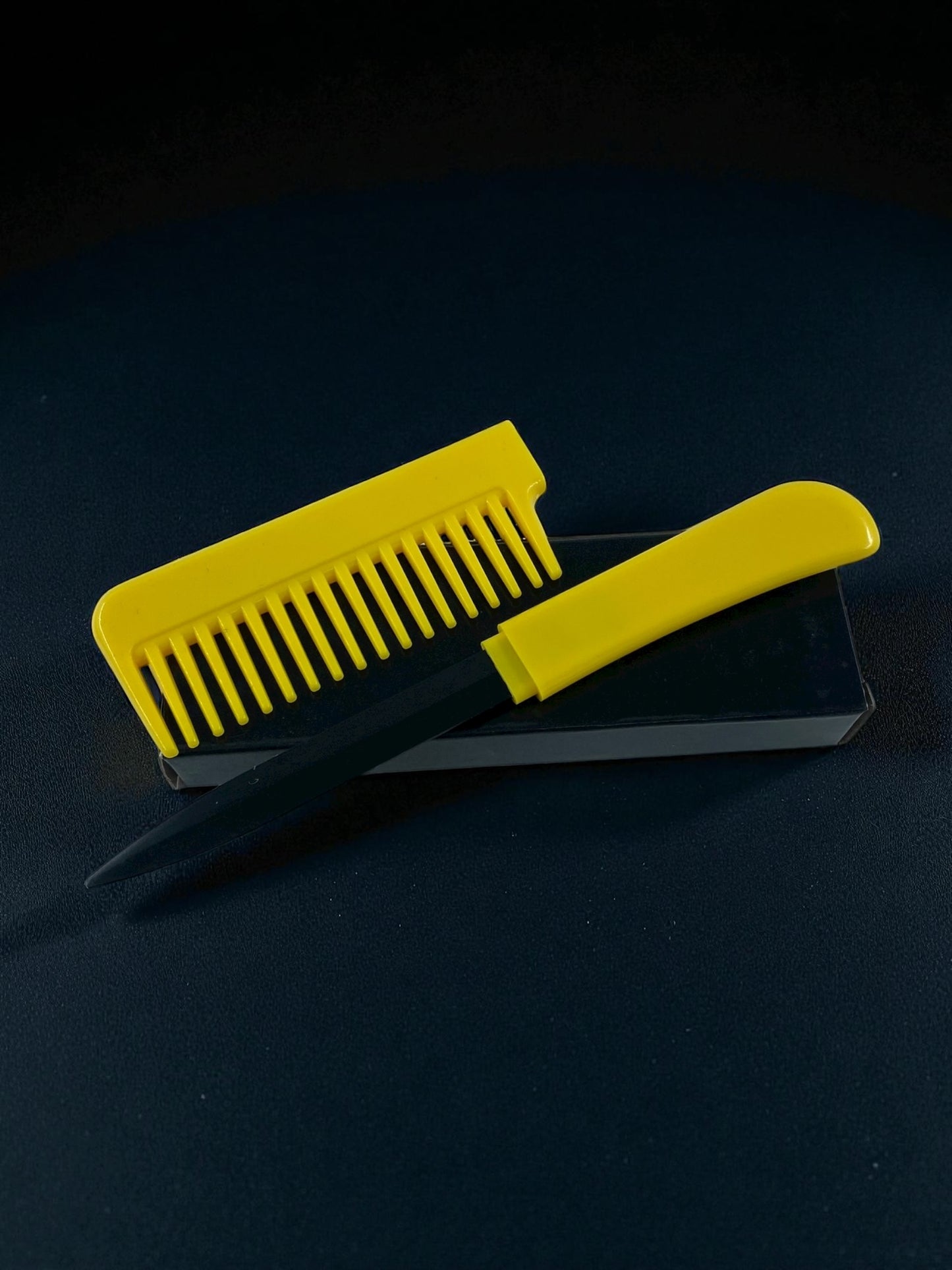 Tarak Görünümlü Gizli Bıçak – Kamufle Edilebilir Savunma Çakısı