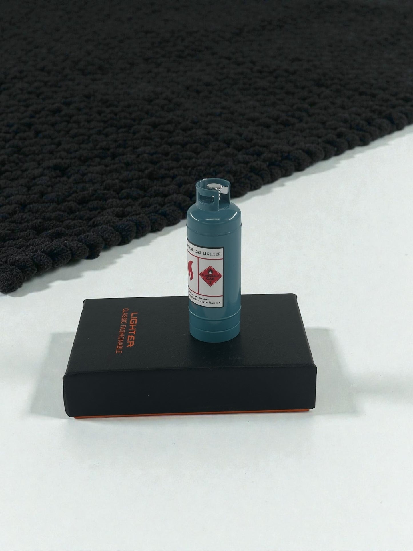 Tüp Şeklinde Renkli Alevli Çakmak