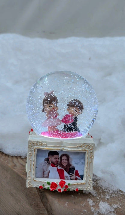 Çerçeveli Fotoğraf Eklenir Sevgili Temalı Kar Küresi
